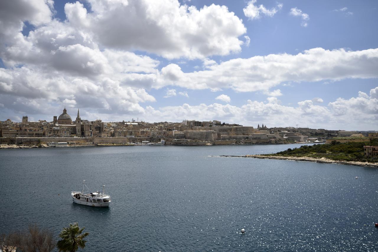 Sliema Duplex Penthouse With Sea Views & Private Terrace By Shortletsmalta Exterior photo